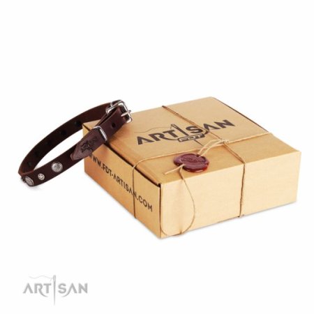 Hunde Halsband Leder mit feinem Blumen Dekor