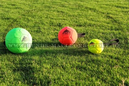 Grünes Spielzeug Hundeball für große Hunderassen, 15 cm