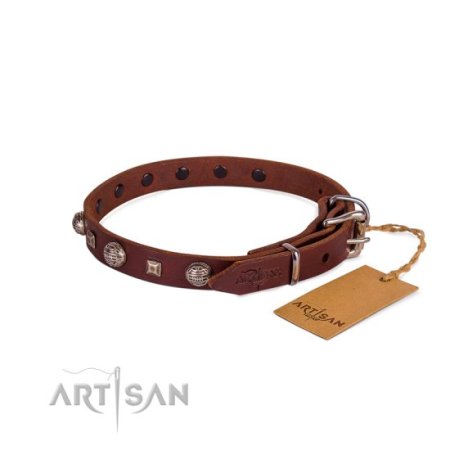 Echtleder Halsband Braun mit Kugeln und Pyramdien