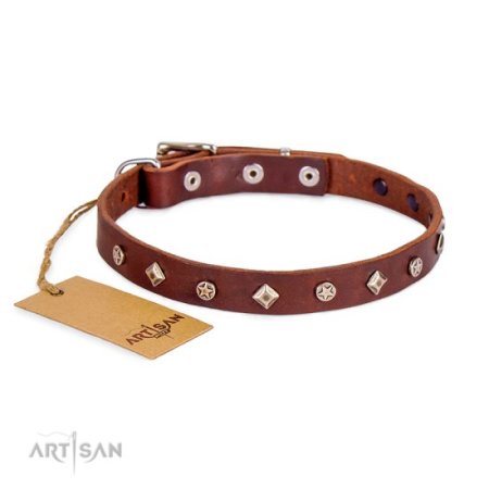 Langlebiges Lederhalsband mit Sternen und Rauten vom FDT Artisan Desing