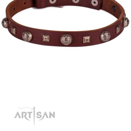 Echtleder Halsband Braun mit Kugeln und Pyramdien