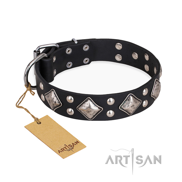 originelles Artisan Halsband aus Leder